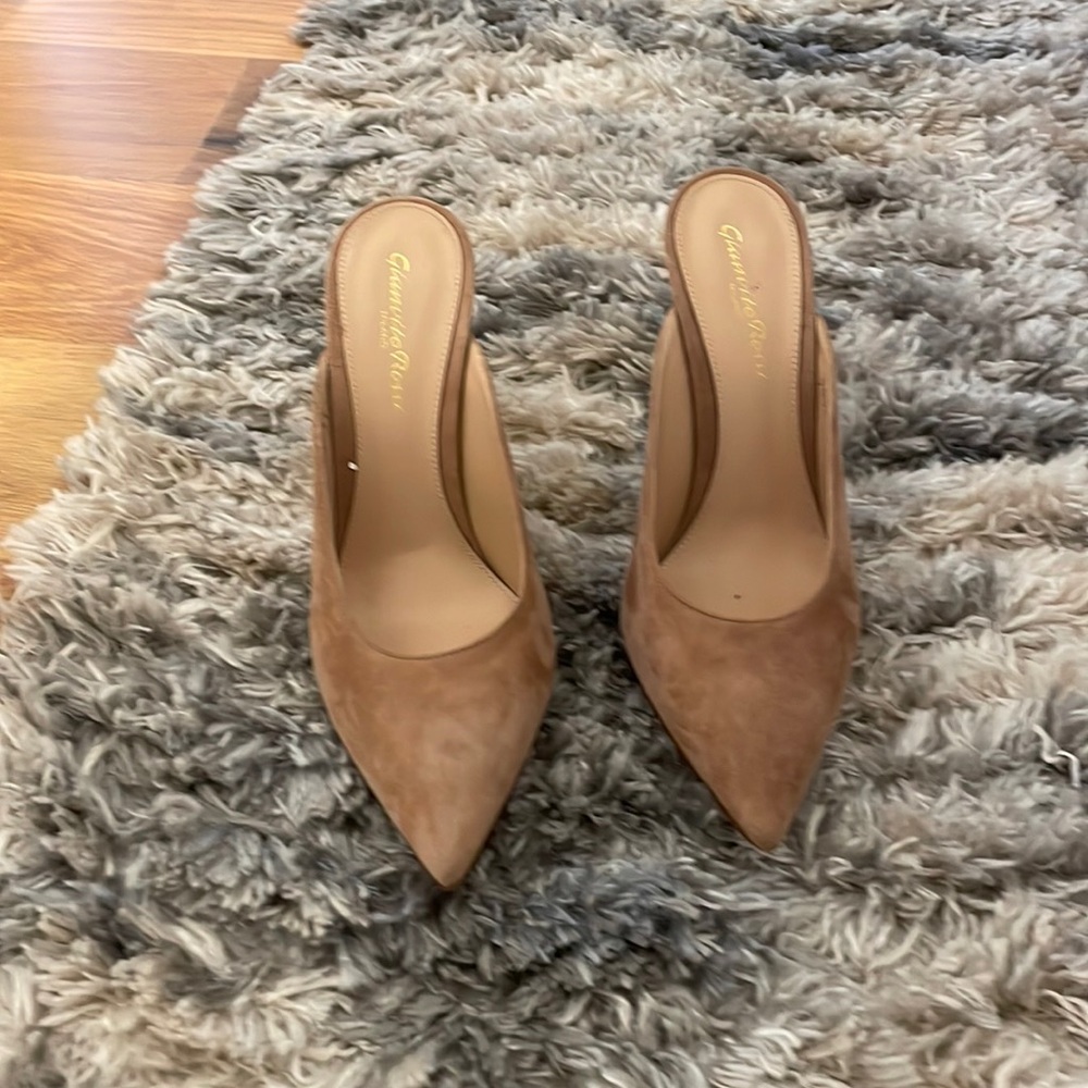 Gianvito Rossi beige heels